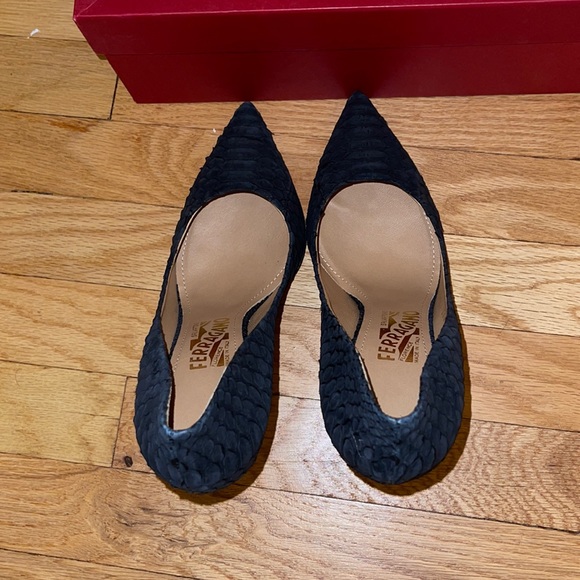 Salvatore Ferragamo Susi 100 Black Heels - Picture 3 of 6